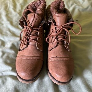 Mini boots
